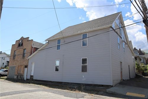 114 E Church Ave, Masontown, PA, 15461-1822 | Card Image