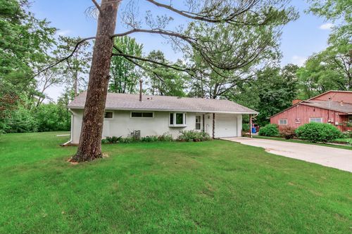 84 West Rd, Circle Pines, MN, 55014-1617 | Card Image