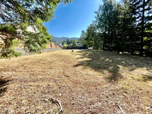 272 Mountain Valley Way, Cave Junction, OR, 97523-9693 | Card Image