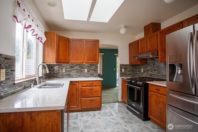 Kitchen, new quartz countertops | Image 9