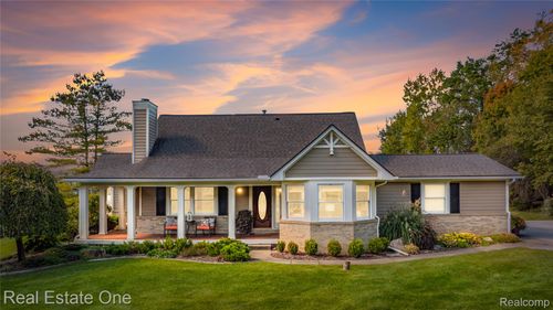 6029 Hidden Pines Trl, White Lake, MI, 48383-1174 | Card Image