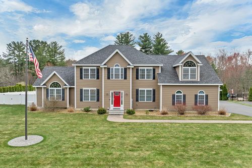 26 Lamplighter Ln, Salem, NH, 03079-4027 | Card Image