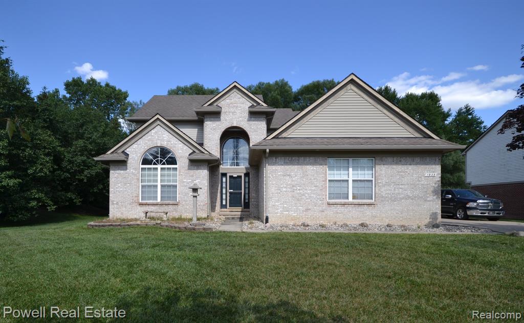 Woodbine Dr, Canton, MI 48188