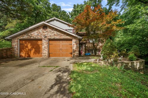 1910 Brookgreen Dr, Jefferson City, MO, 65101-2200 | Card Image