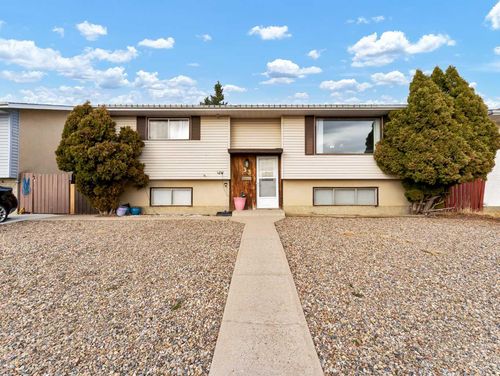 33 Ross Glen Rd Se, Medicine Hat, AB, T1B1Z6 | Card Image