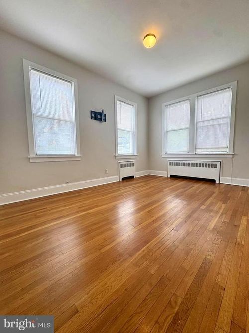 1 Dickinson St, WOODSTOWN, NJ, 08098-1425 | Card Image