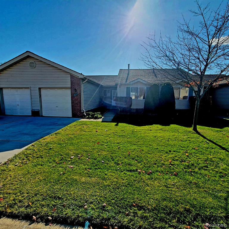 Patricia Ct, Center Line, MI 48015