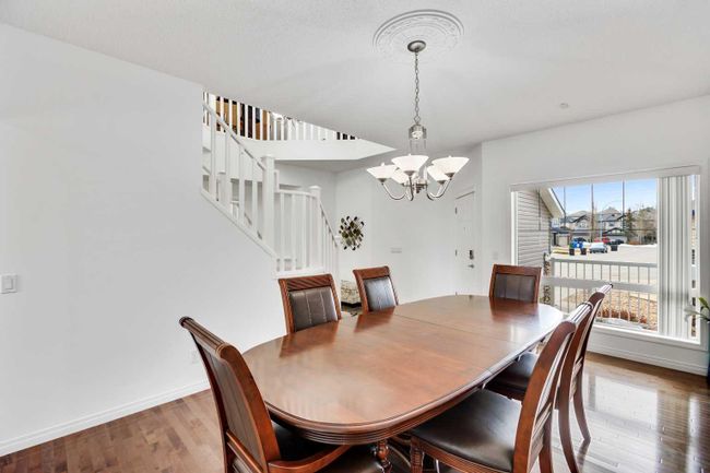 133 Everwoods Court Sw, Home with 4 bedrooms, 3 bathrooms and 4 parking in Calgary AB | Image 5