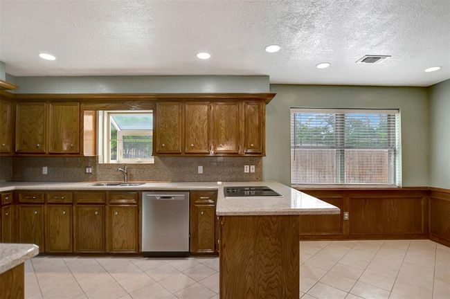 17010 Windrow Dr, House other with 4 bedrooms, 4 bathrooms and 2 parking in Spring TX | Image 9