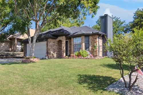 6604 Roxanne Way, Fort Worth, TX, 76135-1537 | Card Image