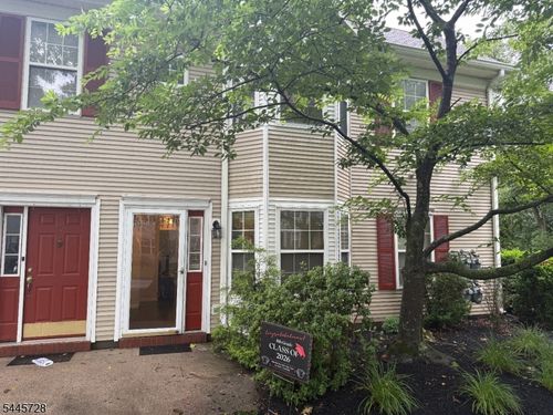 58 Waugh Ct, Bridgewater, NJ, 08807-2598 | Card Image