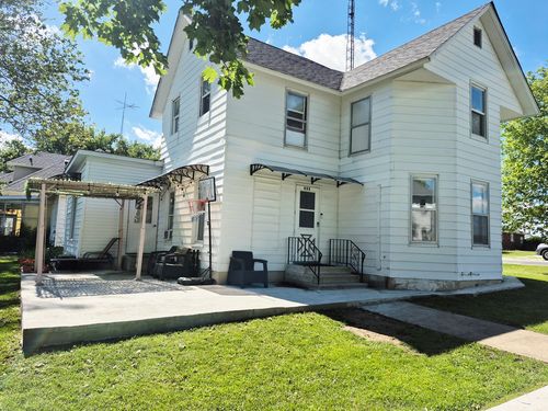 222 N Maple St, Cullom, IL, 60929-7154 | Card Image