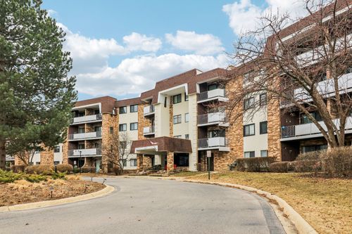 unit-309-3300 N Carriageway Dr, Arlington Heights, IL, 60004-1548 | Card Image