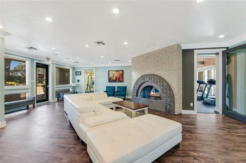 ste-126-935 La Posada Dr, Austin, TX, 78752-3806 | Card Image