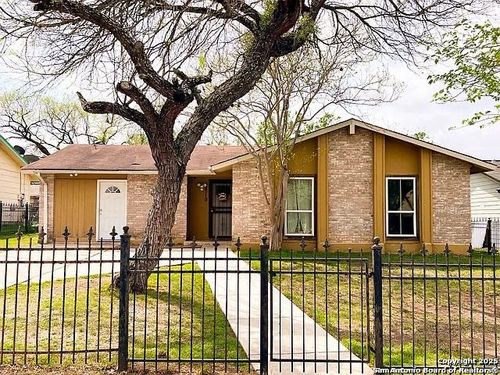 8710 Potlatch St, San Antonio, TX, 78242-3121 | Card Image