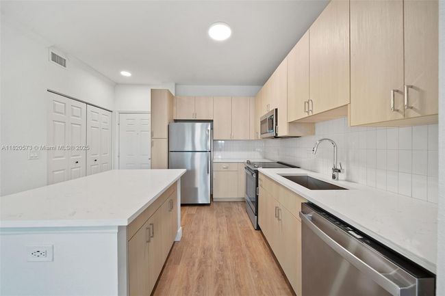 213 - 10170 Sw 7 Th St, Condo with 2 bedrooms, 2 bathrooms and null parking in Pembroke Pines FL | Image 18