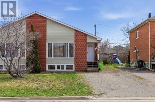 629 Placid Ave, Sault Ste. Marie, ON, P6B3M4 | Card Image