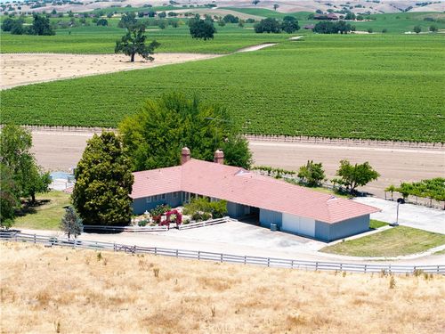 5275 Camp 8 Rd, PASO ROBLES, CA, 93446-8427 | Card Image