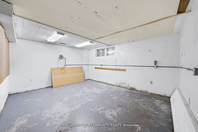 203 Taunton Rd W, House attached with 3 bedrooms, 2 bathrooms and 2 parking in Oshawa ON | Image 29