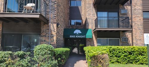 208-8905 Knight Ave, Des Plaines, IL, 60016-5549 | Card Image