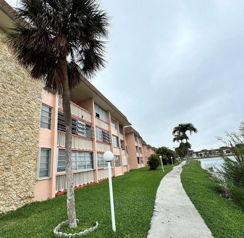apt-528-18707 Ne 14th Ave, Miami, FL, 33179-4877 | Card Image
