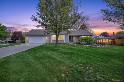2476 Cedar Key Dr, Lake Orion, MI, 48360-1822 | Card Image