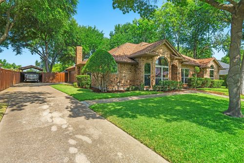 3704 Dahlia Dr, Grand Prairie, TX, 75052-6812 | Card Image