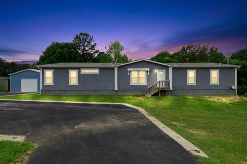 305 Oakwood Rd, Gladewater, TX, 75647-6605 | Card Image