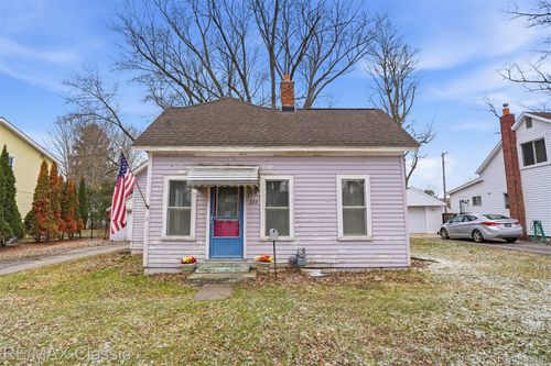 226 Franklin St, Milford, MI, 48381-2405 | Card Image