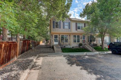 2667 E Nichols Circle, Townhouse with 2 bedrooms, 1 bathrooms and 2 parking in Centennial CO | Image 2