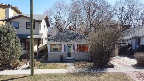 710 5 A Street Nw, Home with 2 bedrooms, 1 bathrooms and 2 parking in Calgary AB | Card Image