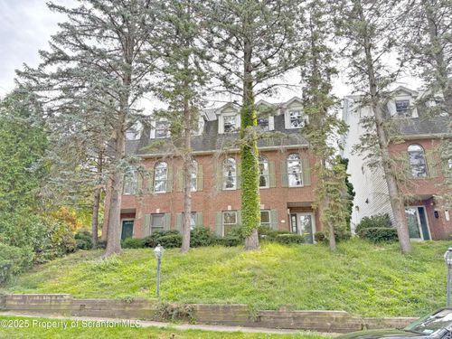 560 N Webster Ave, Scranton, PA, 18510-2215 | Card Image