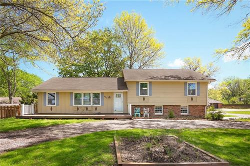 201 20th Ave N, Greenwood, MO, 64034-9763 | Card Image
