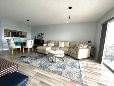 405 - 10346 Nw 24th Pl, Condo with 2 bedrooms, 2 bathrooms and null parking in Sunrise FL | Image 2