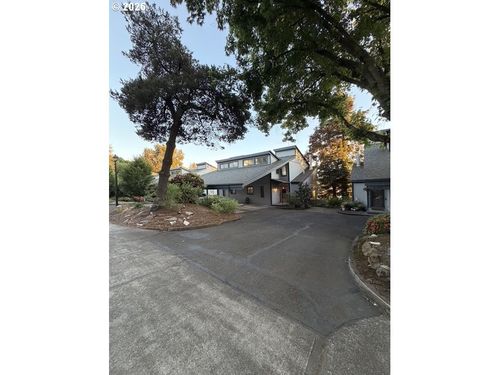 616 N Tomahawk Island Dr, Portland, OR, 97217-7926 | Card Image