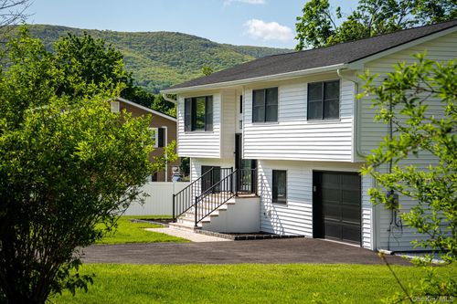 10 Scofield Rd, Beacon, NY, 12508-1222 | Card Image