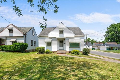 15617 Rockside Rd, Maple Heights, OH, 44137-3950 | Card Image