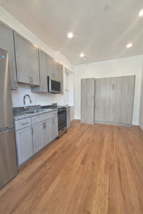 101-165 Hawthorne St, Chelsea, MA, 02150-3242 | Card Image