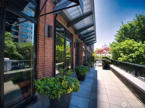 ph06-2721 1st Ave, Seattle, WA, 98121-1143 | Card Image