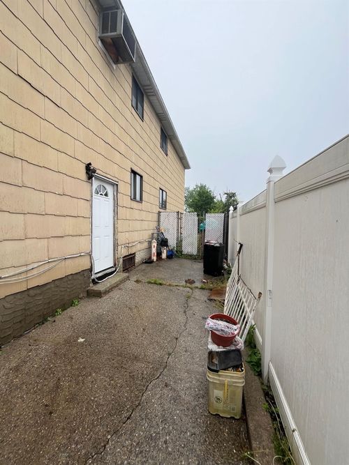 21 Luke Ct, Staten Island, NY, 10306-1154 | Card Image