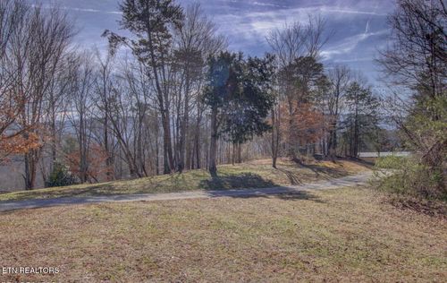 4575 Crooked Creek Way, Maryville, TN, 37803-3387 | Card Image