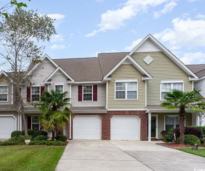 View of front facade with single car garage | Image 1