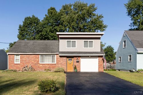 130 Maple Manor Dr, Syracuse, NY, 13212-2146 | Card Image