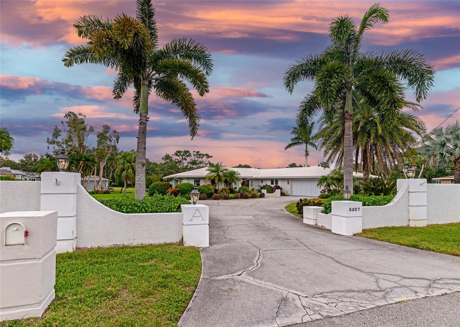 Forest Lake Dr, Sarasota, FL 34232