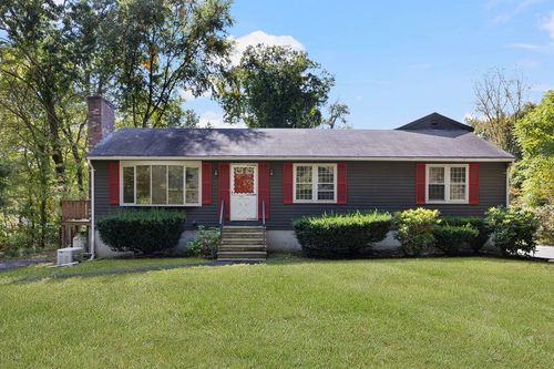 40 Union St, Blackstone, MA, 01504-1113 | Card Image