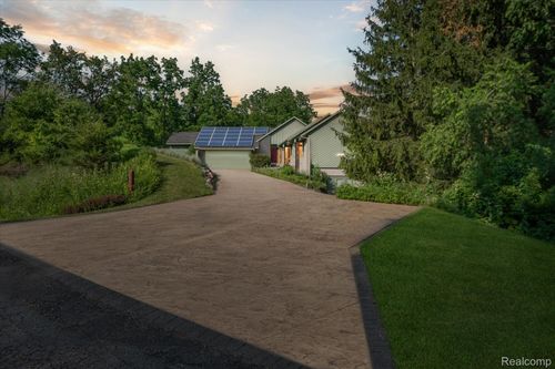2172 Anns Way, Ann Arbor, MI, 48105-9548 | Card Image