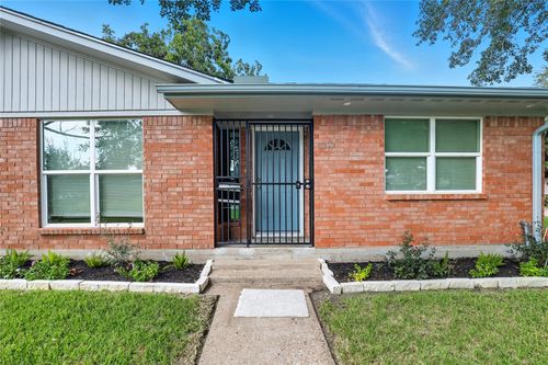 3923 Hickok Ln, Houston, TX, 77047-1610 | Card Image