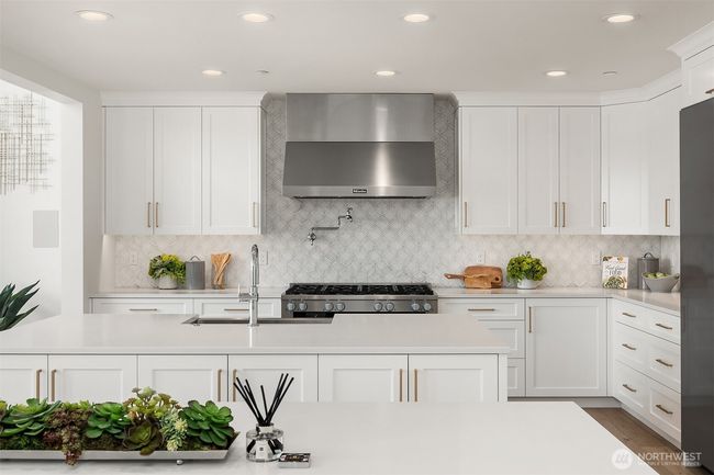 8620 N Mercer Way, House other with 5 bedrooms, 5 bathrooms and 3 parking in Mercer Island WA | Image 13