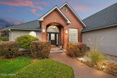 10709 Summitview Rd, Yakima, WA, 98908-8704 | Card Image