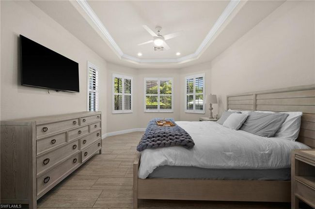 Master bedroom w/ sitting area | Image 21
